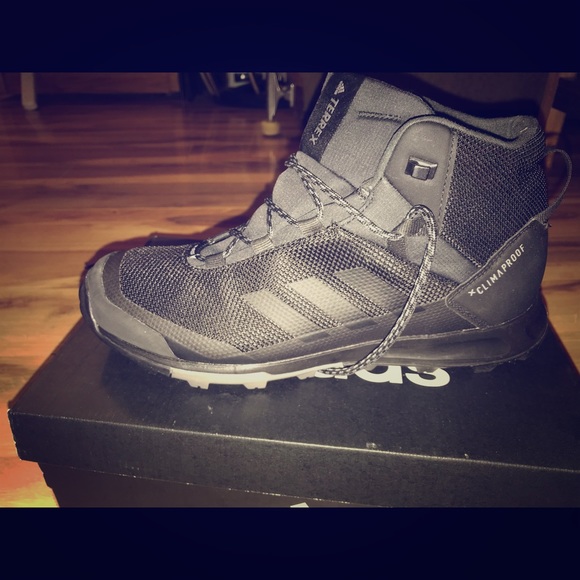 adidas hiking boots - Picture 1 of 3